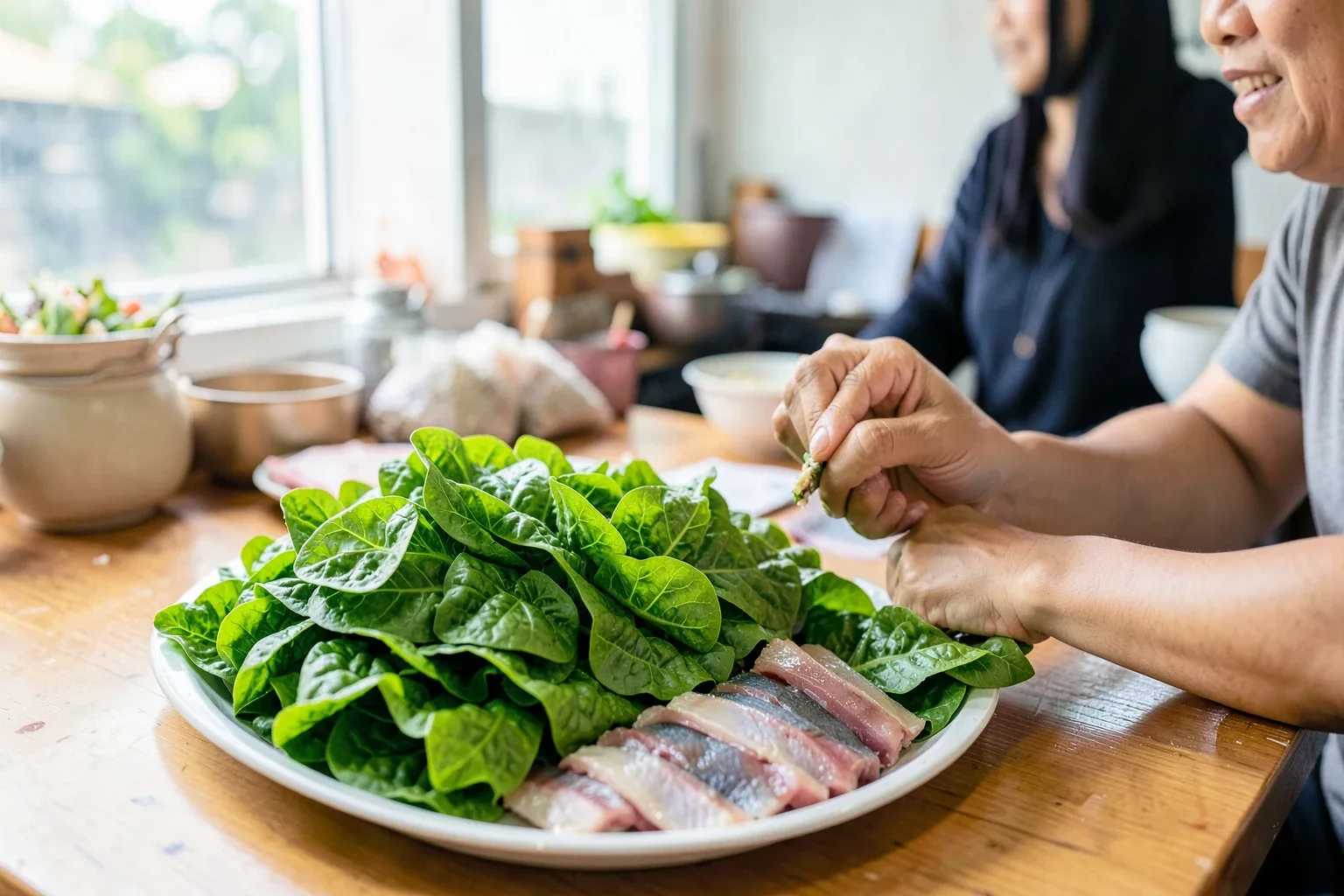 Gỏi cá nhệch Kim Sơn: cách ăn, mâm lá và rủi ro của món gỏi sống