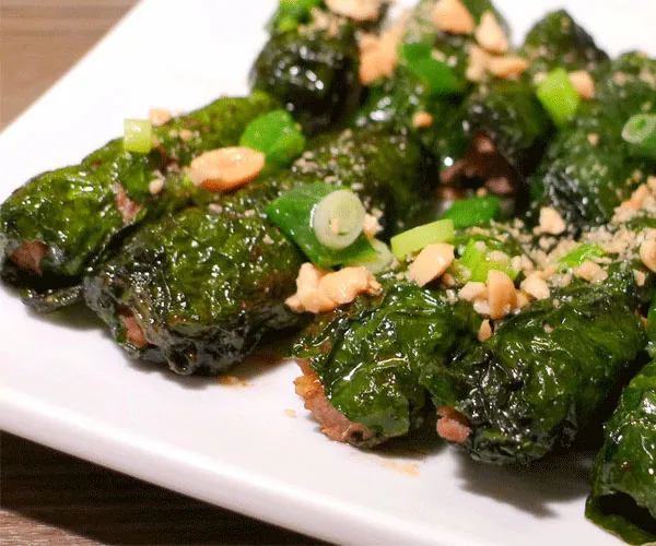 Chữa triệu chứng khó tiêu cực hiệu quả với món Bò cuốn lá lốt