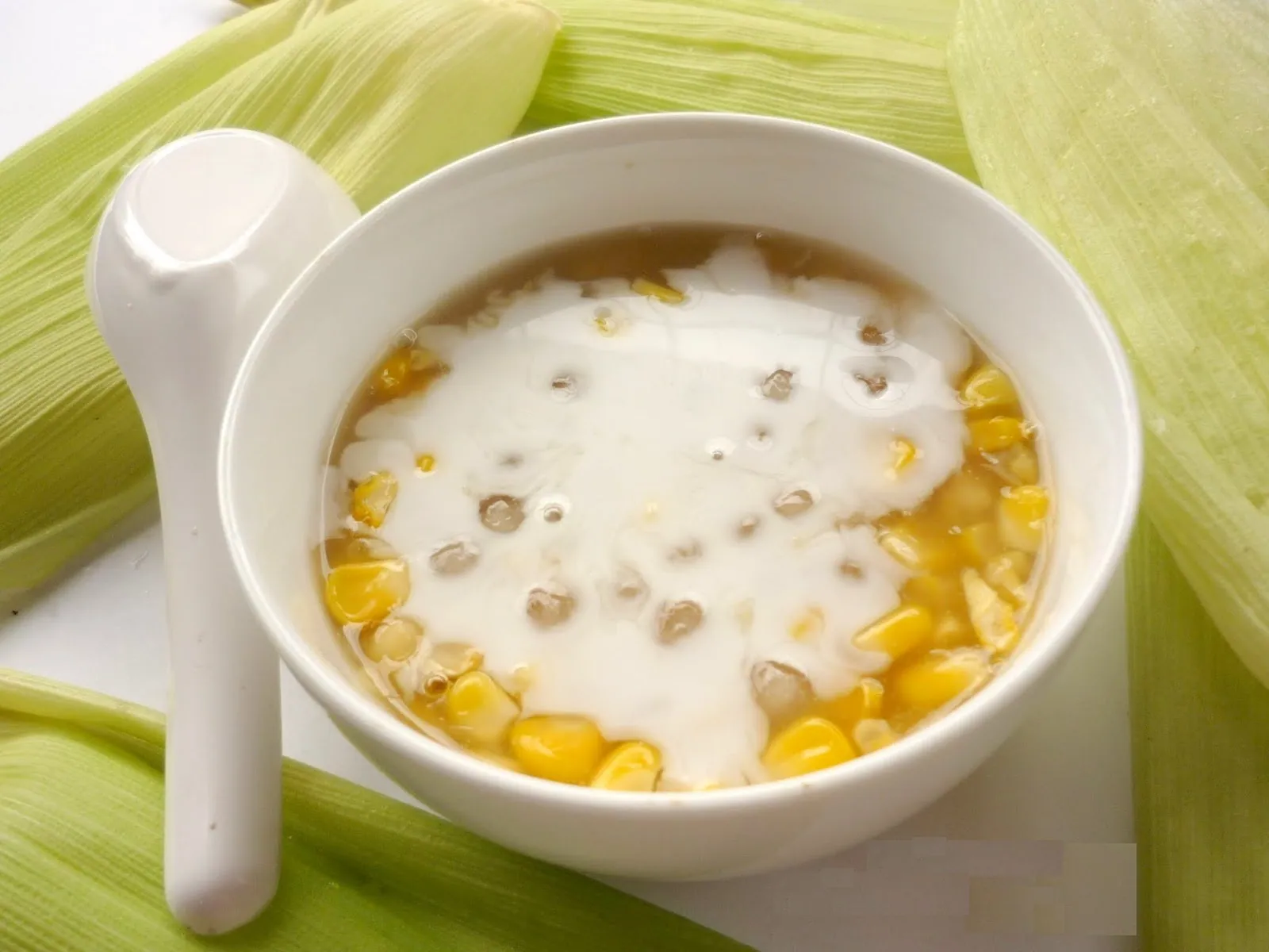 Thưởng thức Chè bắp nếp dẻo mềm, cực ngon