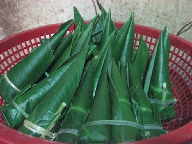Đặc sản Bánh Cooc mò thơn ngon, lạ mắt