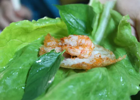 Đến Vũng Tàu thưởng thức bánh khọt để cảm nhận hết được vị ngon