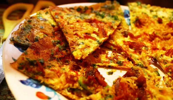 Đêm đến nhâm nhi bánh tráng trứng nướng ngon nổi tiếng ở Đà Lạt