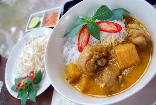 Nhớ mãi vị cay cay trong tô bún cà ri đặc trưng của người dân Nam Bộ