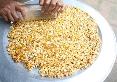 Cách làm kẹo đậu phộng giòn ngon đặc sản Đà Nẵng
