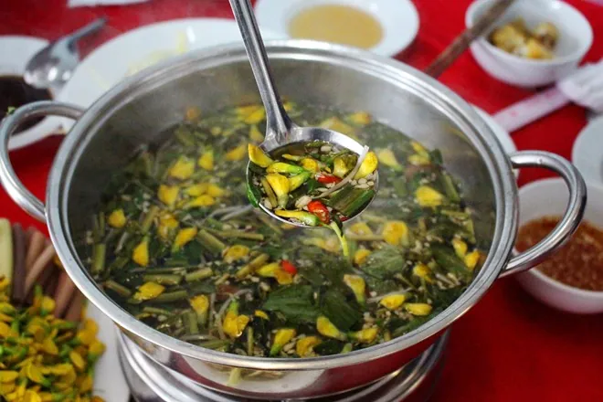 Lẩu cá linh bông điên điển – Đặc sản miền Tây mùa nước nổi