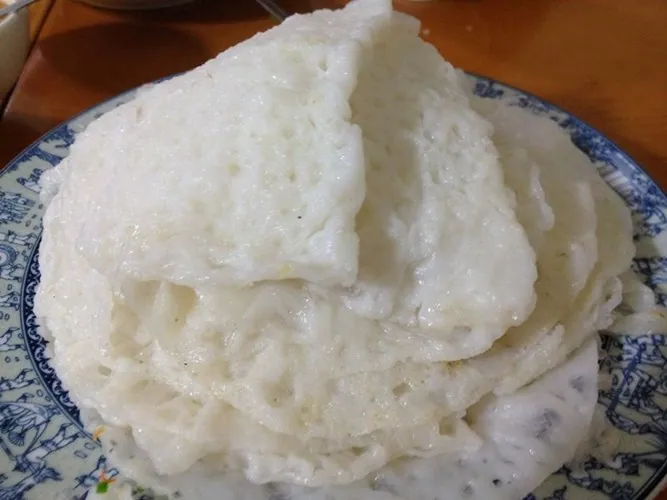 Thưởng thức bánh xèo vỏ Bình Định để cảm nhận được hương vị độc đáo
