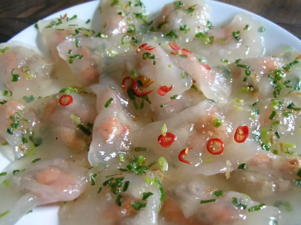 Đi du lịch Quảng Bình ăn bánh bột lọc sắn