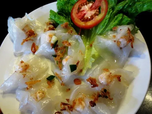 Đến Hội An thưởng thức bánh vạc, cánh hồng trắng