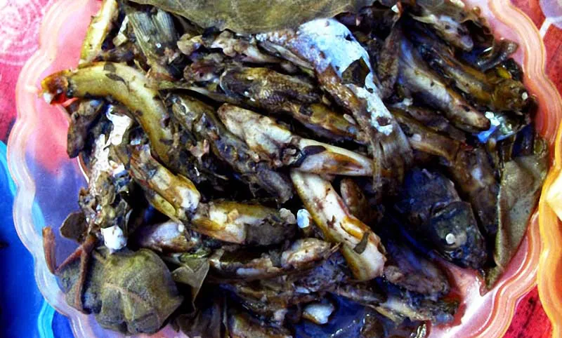 Cá bống vùi tro món ngon đặc sản Lai Châu