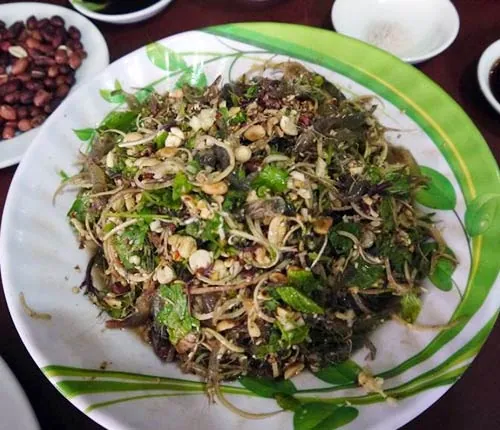 Độc đáo gỏi tôm sống Sơn La