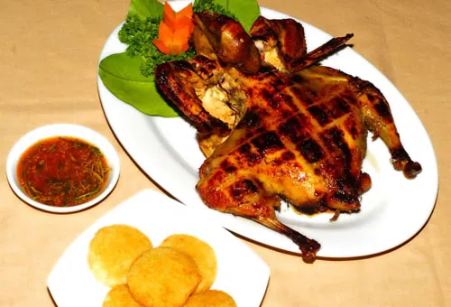 Về Bản Đôn thưởng thức món gà nướng sả