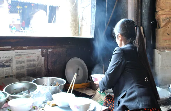 Du lịch Hà Giang thưởng thức bánh cuốn phố cổ Đồng Văn