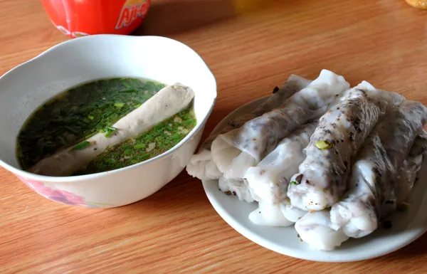 Du lịch Hà Giang thưởng thức bánh cuốn phố cổ Đồng Văn