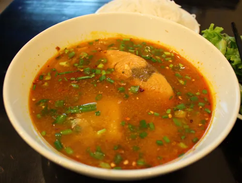 Nhớ món bún cá ngừ um xứ Quảng mùa tháng 4