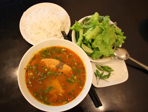 Nhớ món bún cá ngừ um xứ Quảng mùa tháng 4