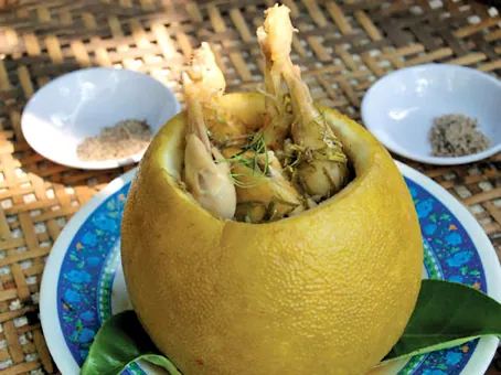 Đến Đồng Nai thưởng thức gà hấp trái bưởi vừa ngon vừa bổ