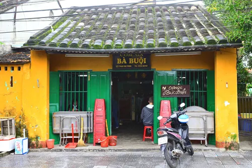 Cơm gà bà Buội ngon nức tiếng ở Hội An