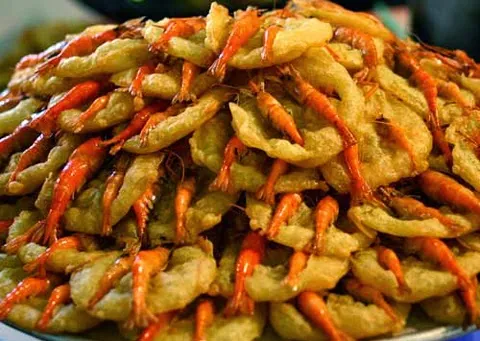 Bánh tôm Hồ Tây đặc sản của Hà Nội