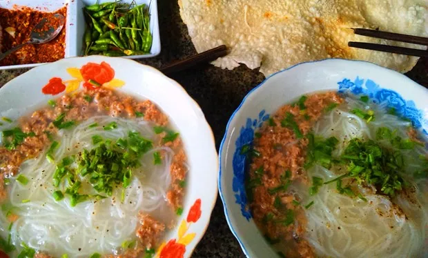 Thưởng thức bún tôm Phù Mỹ ngon ngỡ ngàng