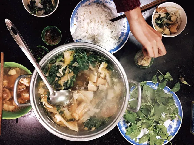 Đến Đà Lạt nhớ thưởng thức lẩu gà lá é