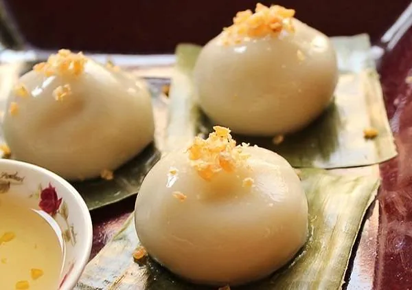 Món bánh nếp nhân trứng kiến ở Tuyên Quang
