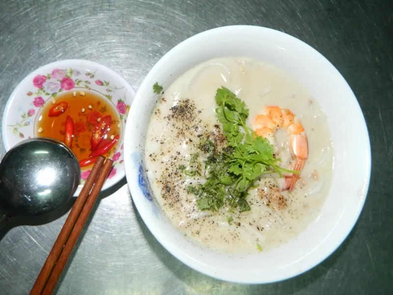 Món bánh canh tôm nước cốt dừa đặc sản nổi tiếng của Bạc Liêu