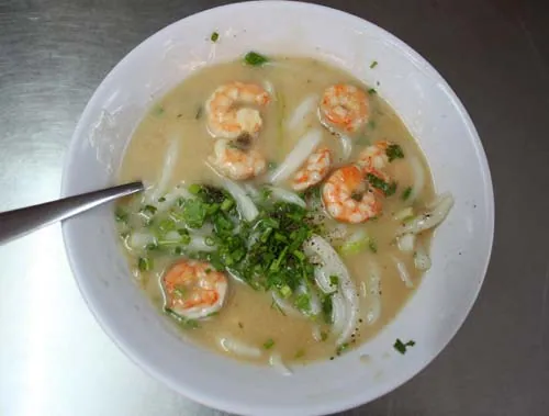 Món bánh canh tôm nước cốt dừa đặc sản nổi tiếng của Bạc Liêu
