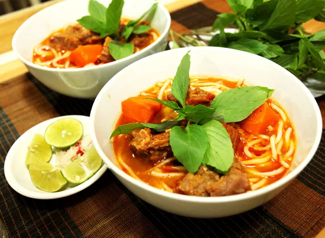 Món bún bò cay đặc sản ăn vào là hít hà của Bạc Liêu