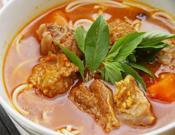 Món bún bò cay đặc sản ăn vào là hít hà của Bạc Liêu