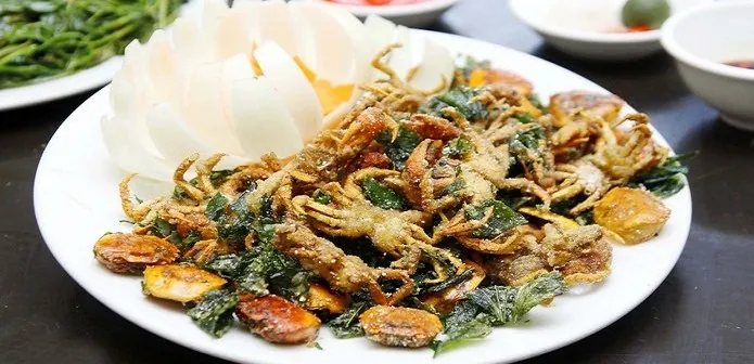 Món đặc sản cua đồng rang lá lốt Ninh Bình ngon tuyệt