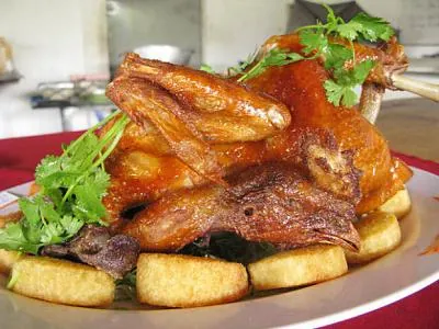 Món đặc sản gà quay xôi phồng Bình Dương nức tiếng gần xa