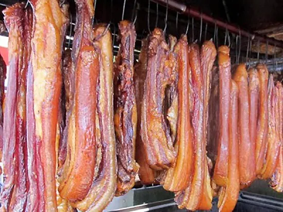Thịt lợn muối món đặc sản thơm lừng của Lào Cai