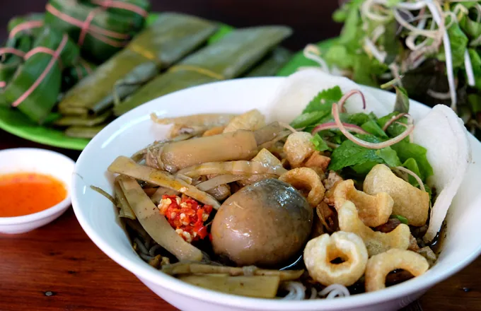 Hương vị bún cua thối nổi tiếng phố núi Pleiku