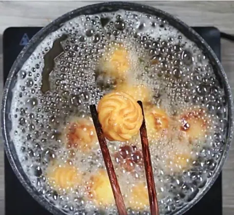 Học cách làm bánh su ngon không cần đến lò nướng