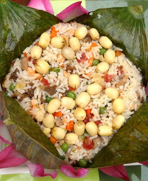 Món cơm gói lá sen đặc sản ngọt bùi của Đồng Tháp