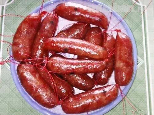 Đặc sản Long An món lạp xưởng tươi một thứ quà quê