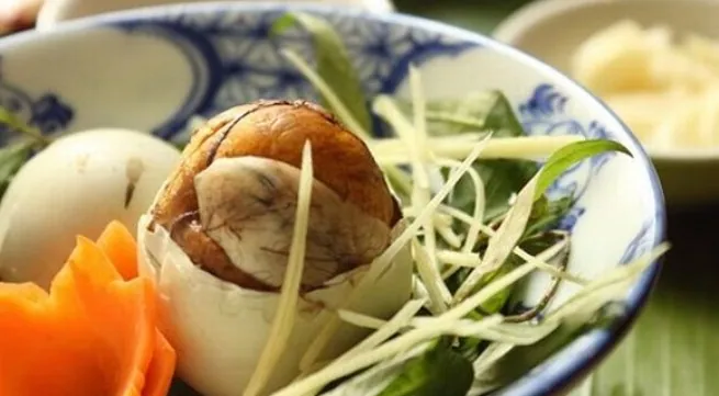 Trứng vịt lộn để ăn đúng cách không hề đơn giản!