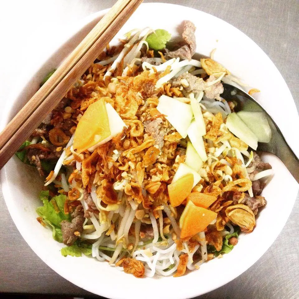 Bún bò Nam Bộ và chim quay ngon nức tiếng ở khu “phố Tây” Tạ Hiện