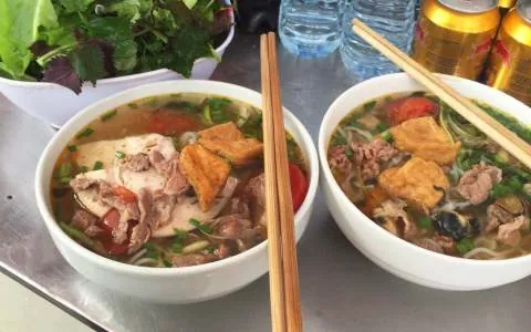Đủ món ngon khó cưỡng lại khi dạo chơi phố cổ Hà Nội về đêm