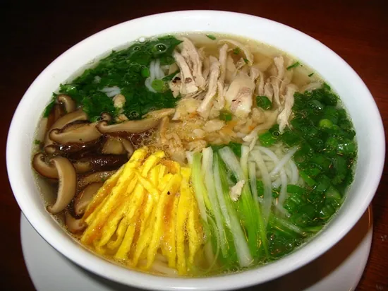 Đủ món ngon khó cưỡng lại khi dạo chơi phố cổ Hà Nội về đêm