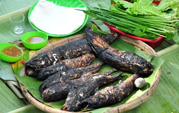 Cá lóc nướng trui dân dã mà ngon