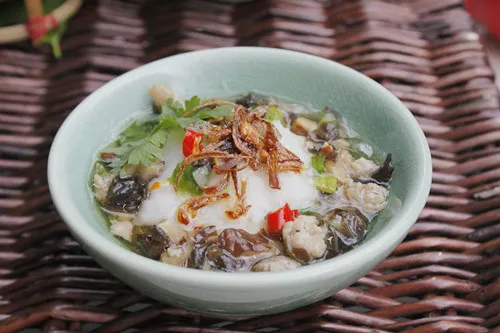 Dân dã mà phát ghiền với bánh đúc thịt