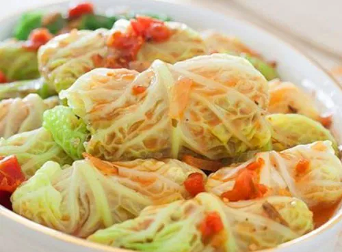 Cải thảo cuộn nấm sốt chua cay làm nhanh mà ăn cực ngon