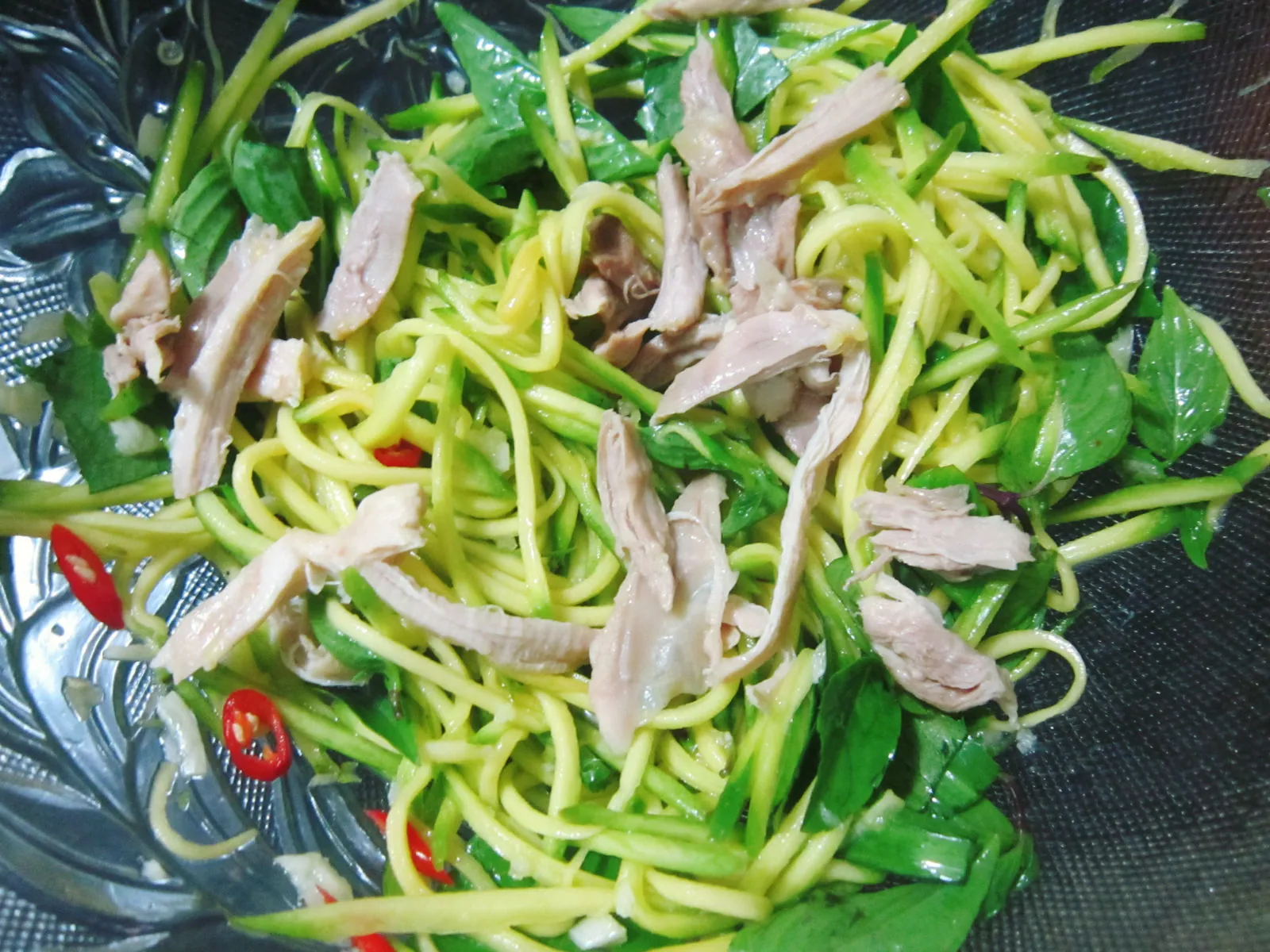 Nộm xoài và thịt gà chua chua cực đã miệng