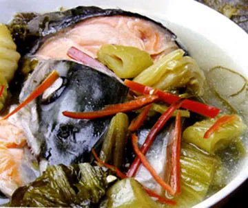 Bữa cơm ngày nắng không gì ngon bằng canh chua đầu cá hồi