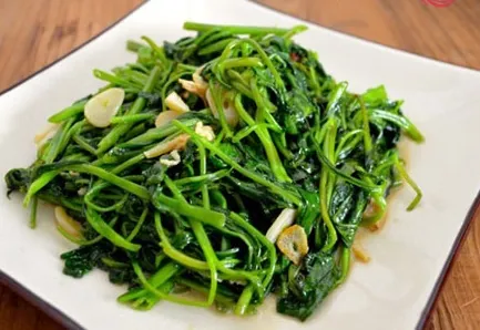 Rau lang xào tỏi dân dã mà ngon