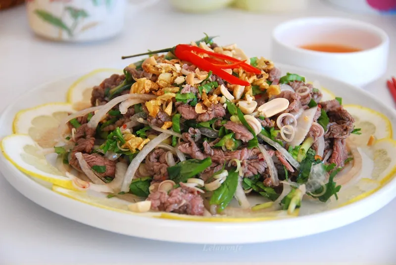Bò tái chanh chua ngọt làm theo công thức này là chuẩn không cần chính