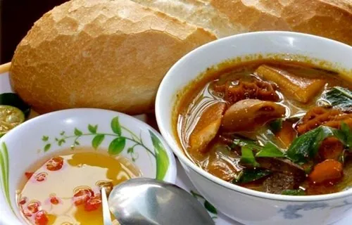 Đến Sài Gòn nhớ lê la đường phố ăn phá lấu