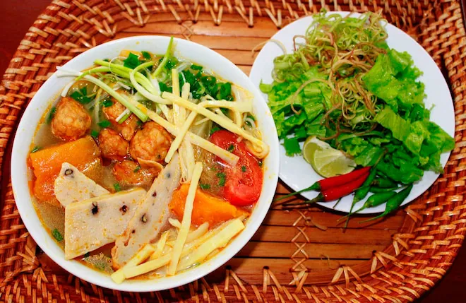 Đến thưởng thức những món ngon của Bình Định nhớ đừng quên ly rượu Bàu Đá