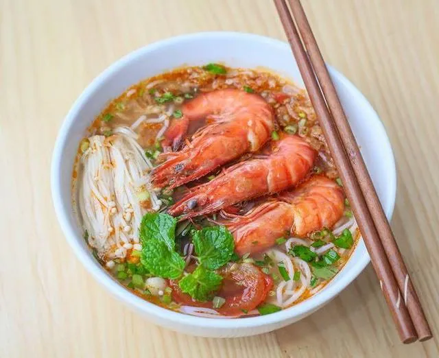 Đến thưởng thức những món ngon của Bình Định nhớ đừng quên ly rượu Bàu Đá